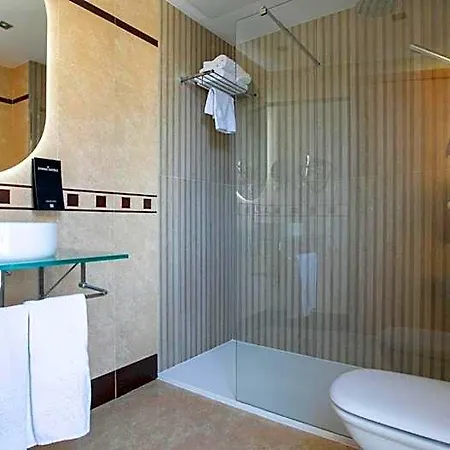 Evenia Rocafort 3* برشلونة