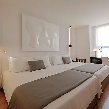 Evenia Rocafort 3* برشلونة